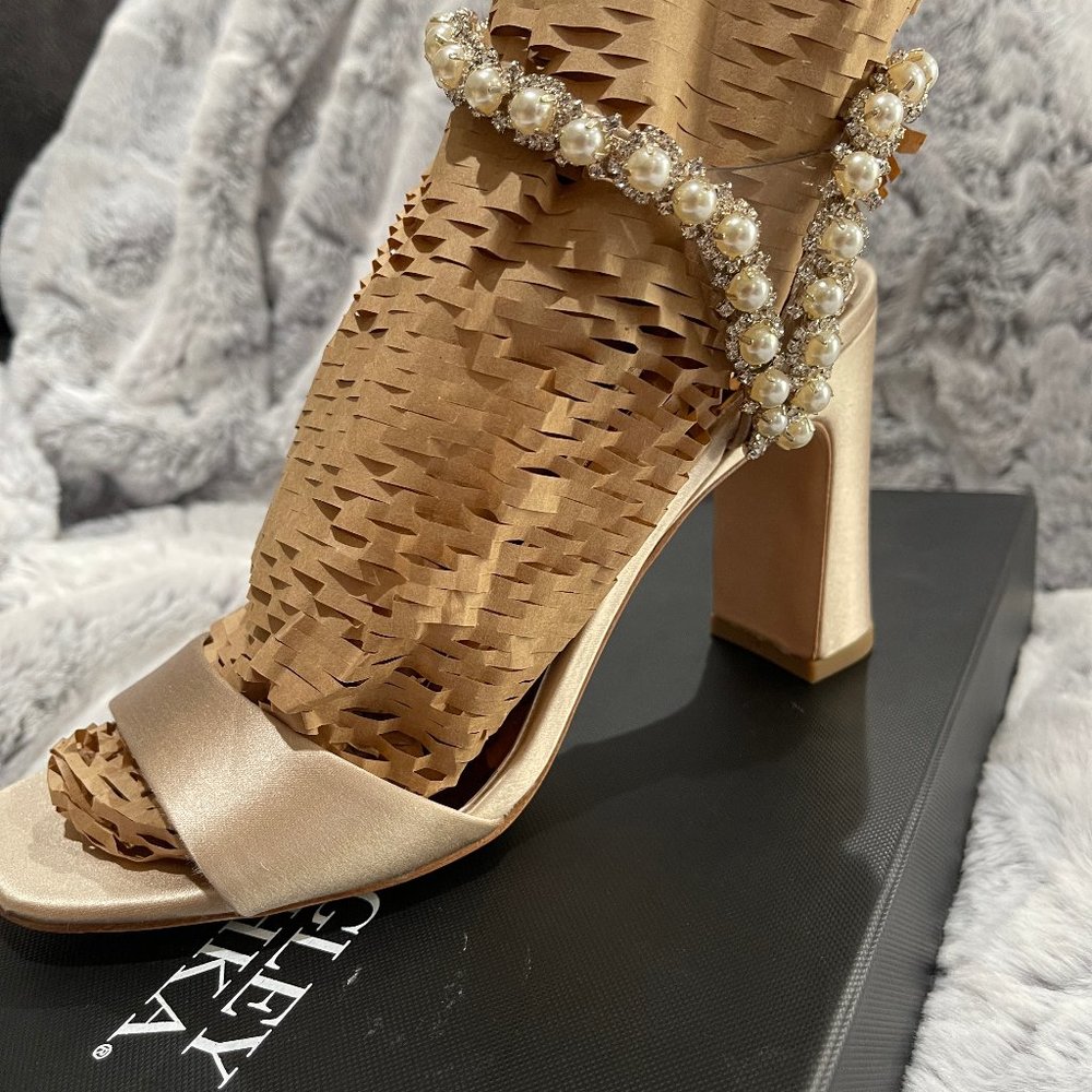 Badgley Mischka Korina Satin and Pearl Block Heel in Nude Satin, Like New, 5.5